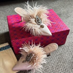 Tory Burch Elegant Goan Sand Feathered Mules